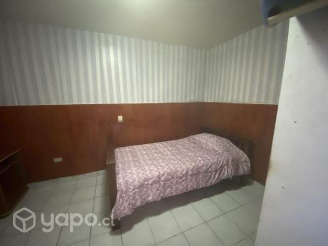 <p>Arriendo pieza sector estadio regional</p>