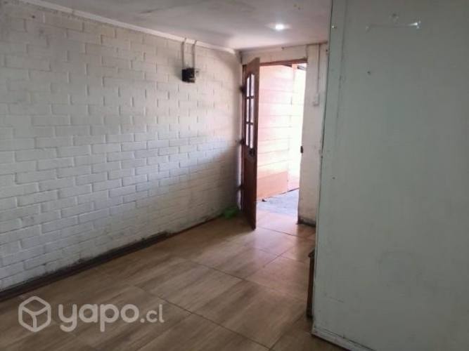 <p>Pieza independiente con comedor, baño y estacionam</p>
