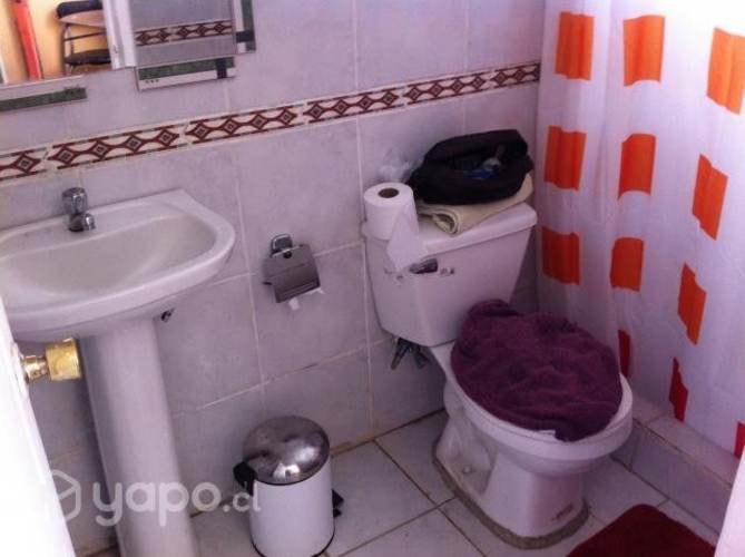 <p>Pieza con baño privado</p>