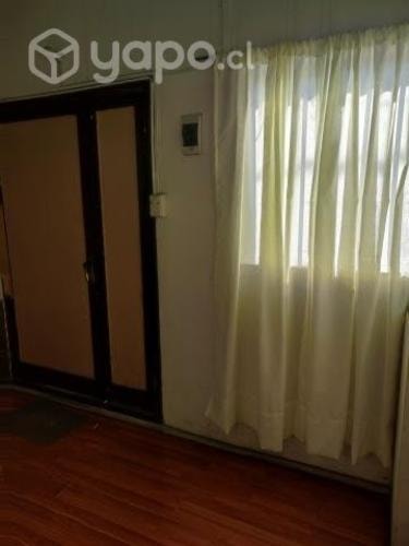 <p>Arriendo de pieza central</p>