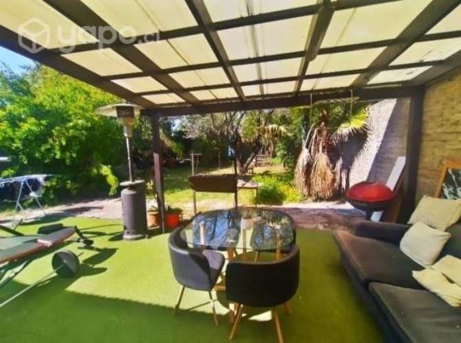 <p>Se arrienda habitación en hermosa casa</p>