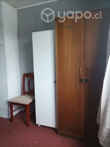 <p>Arriendo pieza</p> image