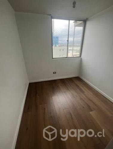 <p>Arriendo pieza frente al Metro, gastos incluidos</p>