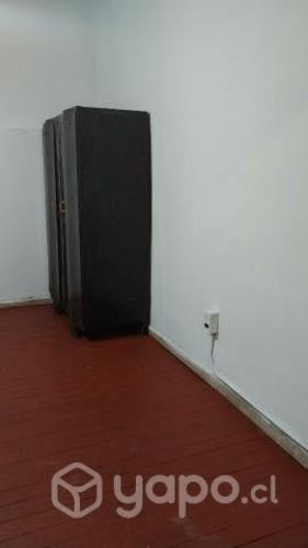 <p>Se arrienda piezas amplias en recoleta</p>