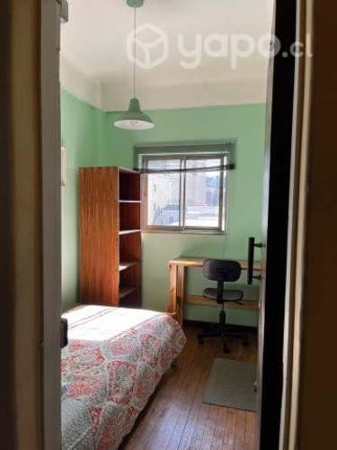 <p>Arriendo habitación-estudio en centro de Valparíso</p>