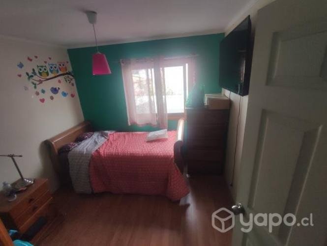 <p>Arriendo habitación a mujer</p>
