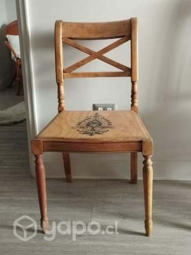 <p>Venta silla de madera con diseño kngflor  pintado a mano</p>