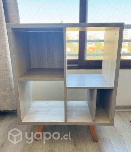 <p>Mueble para tocadiscos,Vinilos y libros como nuevo</p>