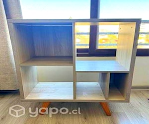 <p>Mueble para tocadiscos,Vinilos y libros como nuevo</p>