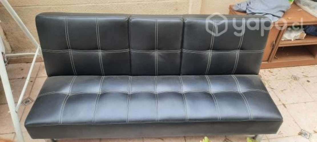 <p>Futon en buen estado</p>