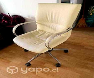 <p>Silla de escritorio ajustable</p>