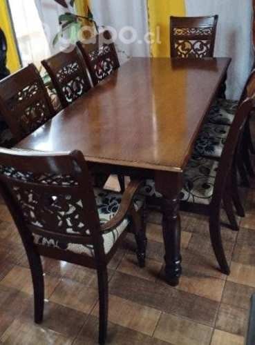 <p>Mesa comedor de 8 sillas</p>