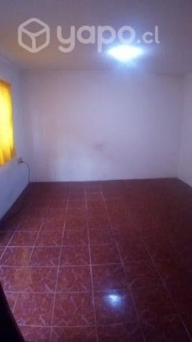 <p>Pieza con baño y cocina independiente</p> image