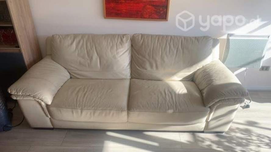 <p>Sillón marca Natuzzi, cuero, usado</p>