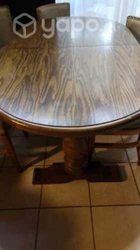 <p>Mesa de comedor buen estado</p>