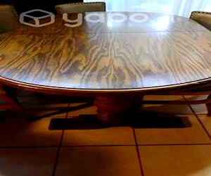 <p>Mesa de comedor buen estado</p>