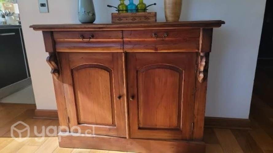 <p>Mieble de madera estilo antiguo</p>