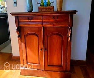 <p>Mieble de madera estilo antiguo</p>