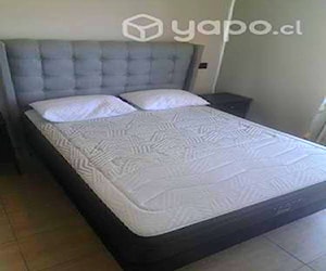 <p>Cama de 2 Plazas con Veladores</p>