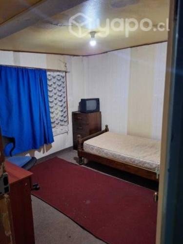 <p>Se arrienda pieza amoblada a estudiantes</p> image