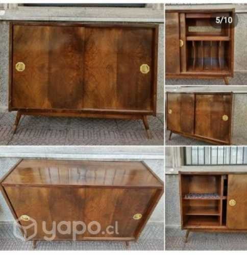 <p>Mueble antiguo midcentury</p>