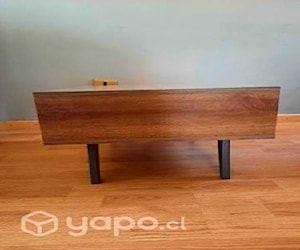 <p>Mesa de centro de madera</p>