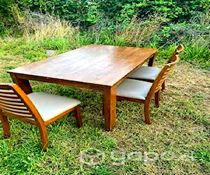 <p>Mesa de comedor 5 sillas</p>