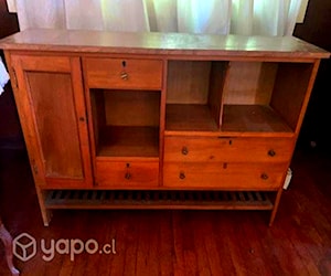 <p>Mueble antiguo de madera</p>