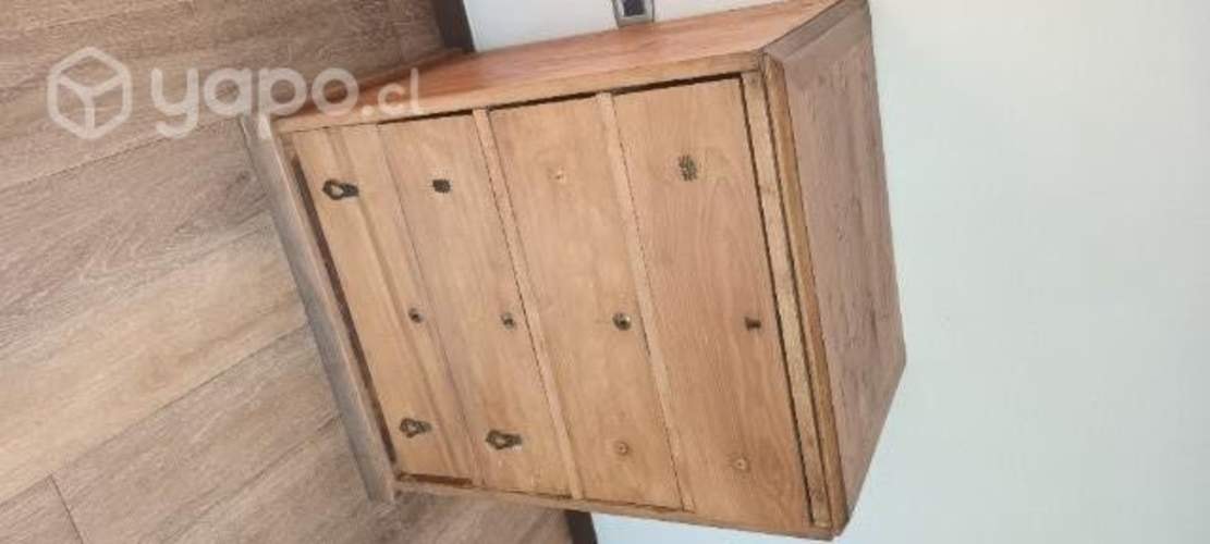 <p>Cómoda para restaurar madera solida</p>