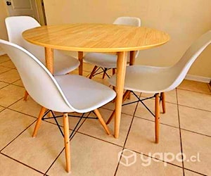 <p>Juego comedor 4 sillas</p>