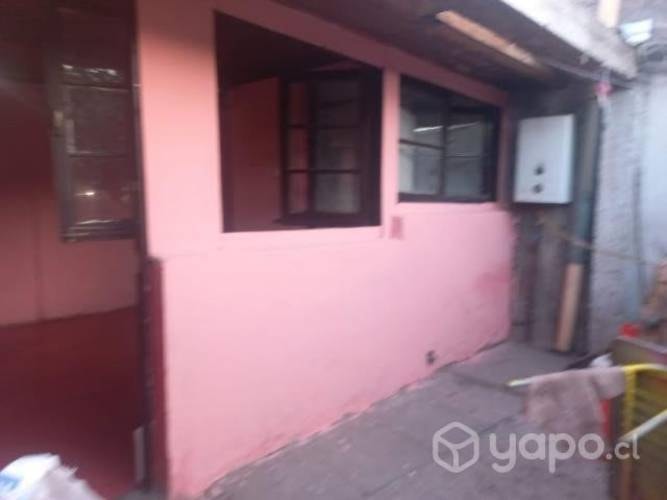 <p>Se arriendan 2 piezas, cocina y baño independiente</p> image