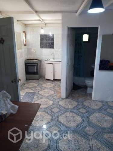<p>Arriendo pieza a persona sola mujer</p>