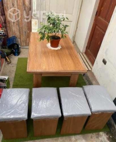 <p>Comedor Nuevo Mesa+ 4 banquetas tapizadas</p>