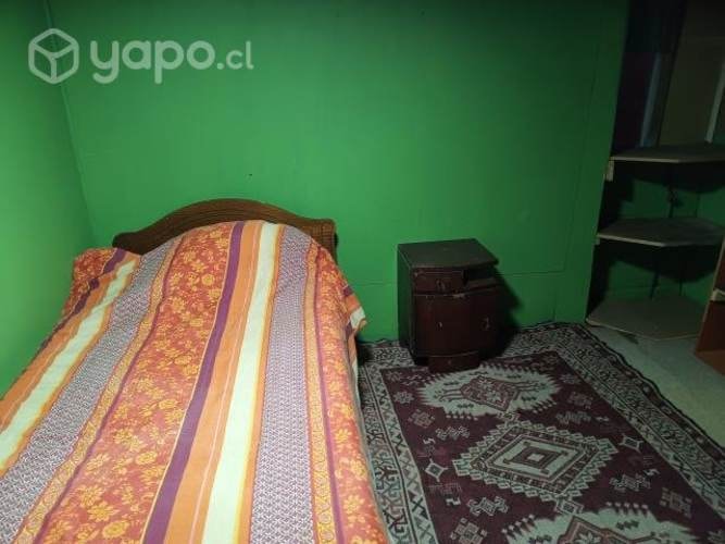 <p>Arriendo pieza persona mayor y con trabajo estable</p> image