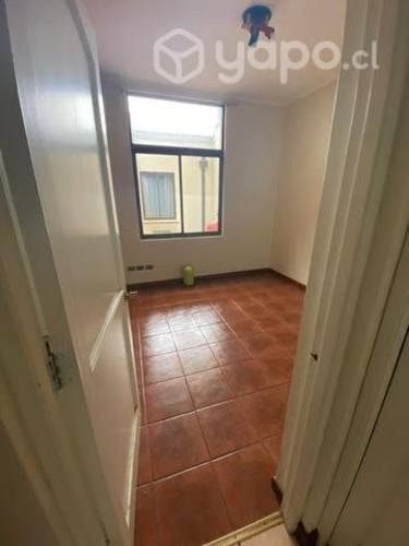 <p>Arriendo pieza (sólo mujeres)</p> image