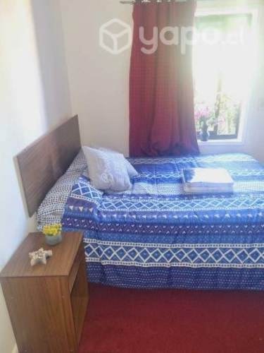 <p>Habitacion amoblada</p>
