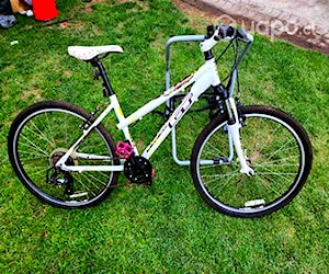 Bicicleta mujer aro 26 marca gt de aluminio