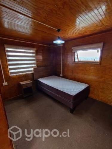 <p>Se arrienda habitacion con baño independiente</p>