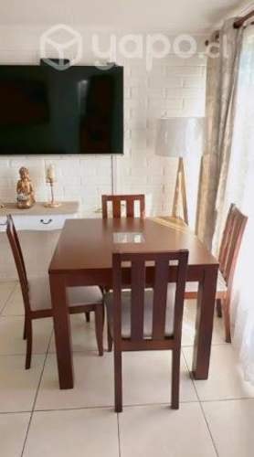 <p>Comedor 4 sillas de madera</p>