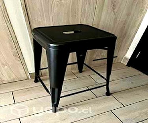 <p>Piso Tolix con respaldo 67 cm</p>