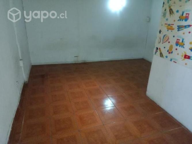 <p>Se arrienda pieza</p> image