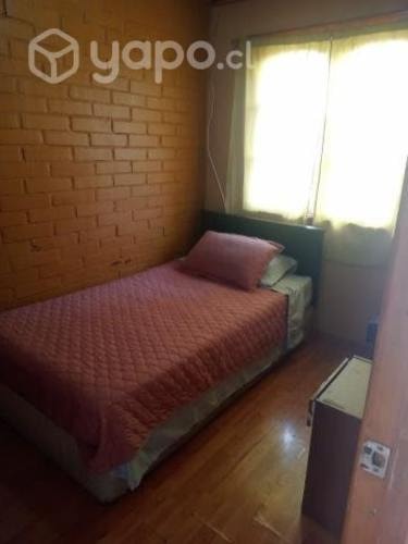 <p>Habitacion amoblada</p>