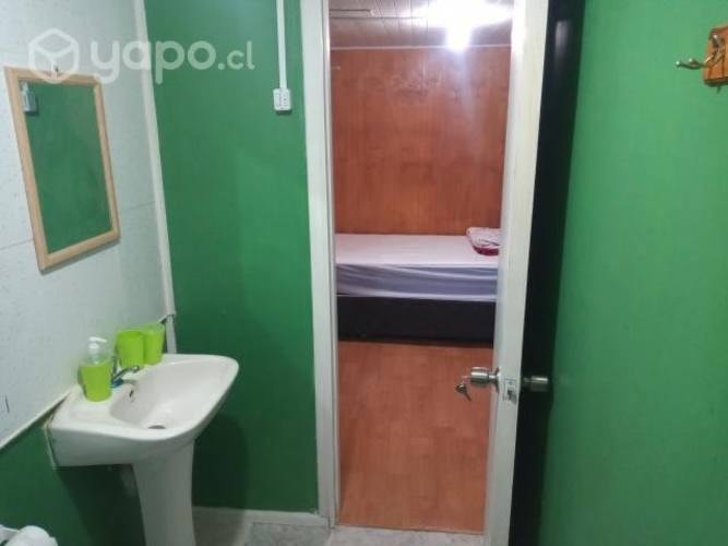 <p>Pieza independiente con baño</p> image