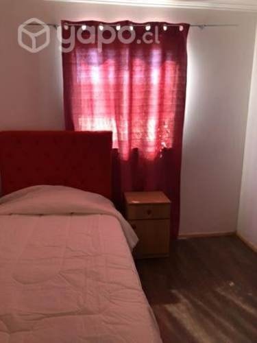 <p>Se arrienda habitación en casa grande de dos pisos</p>