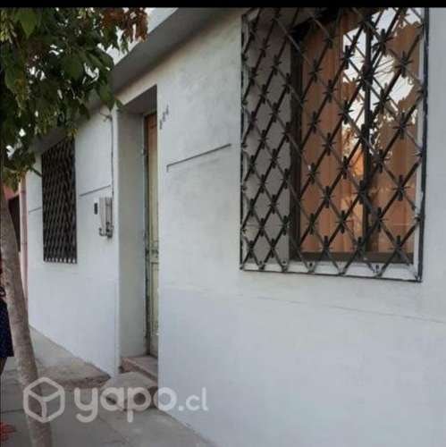<p>Habitacion amoblada</p>