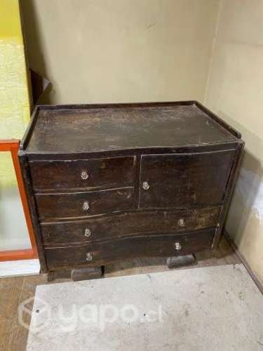 <p>Mueble antiguo, cómoda</p>