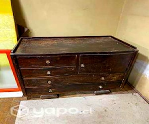 <p>Mueble antiguo, cómoda</p>