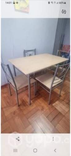 <p>Comedor de 4 sillas y mesa.</p>