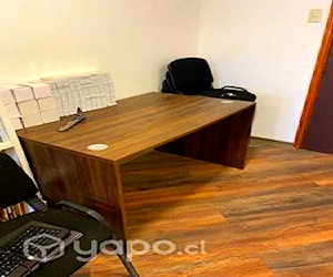 <p>Escritorio de madera</p>