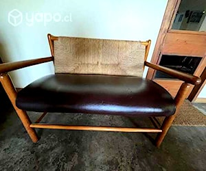 <p>Sillón de totora y ecocuero</p>